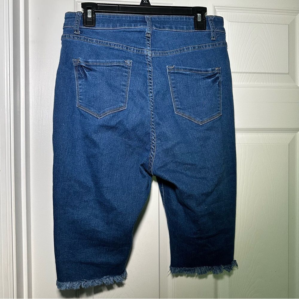 Fashion Nova Blue Distressed Jean Shorts 15 - Picture 5 of 8